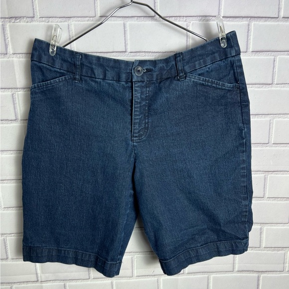 ST JOHN’S BAY Women's Denim Shorts/size 12P - Picture 4 of 7